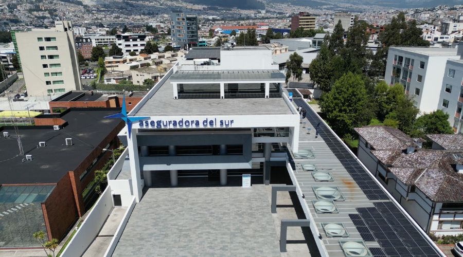 Aseguradora del Sur adopta la energía solar para ejecutar la mayoría de sus operaciones de Quito
