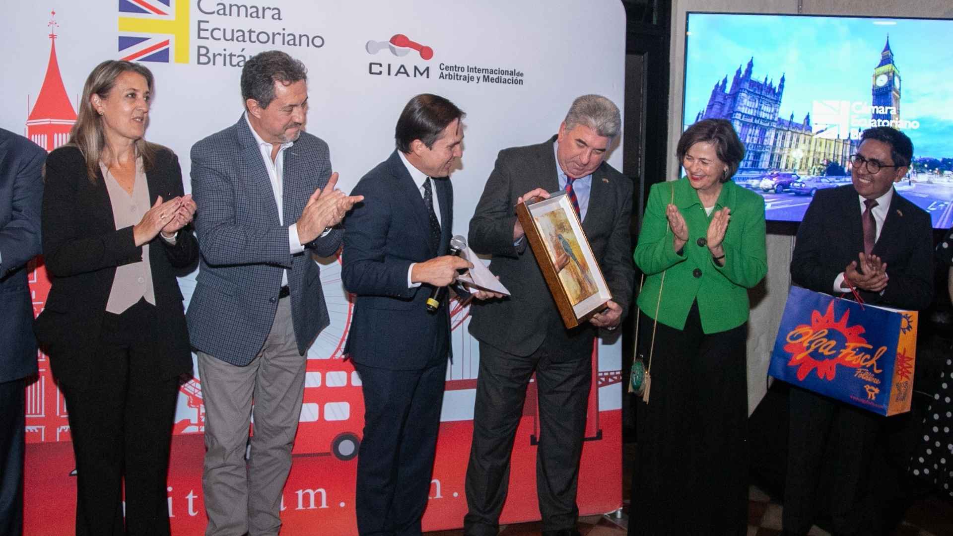 Números Asociados y Servicios