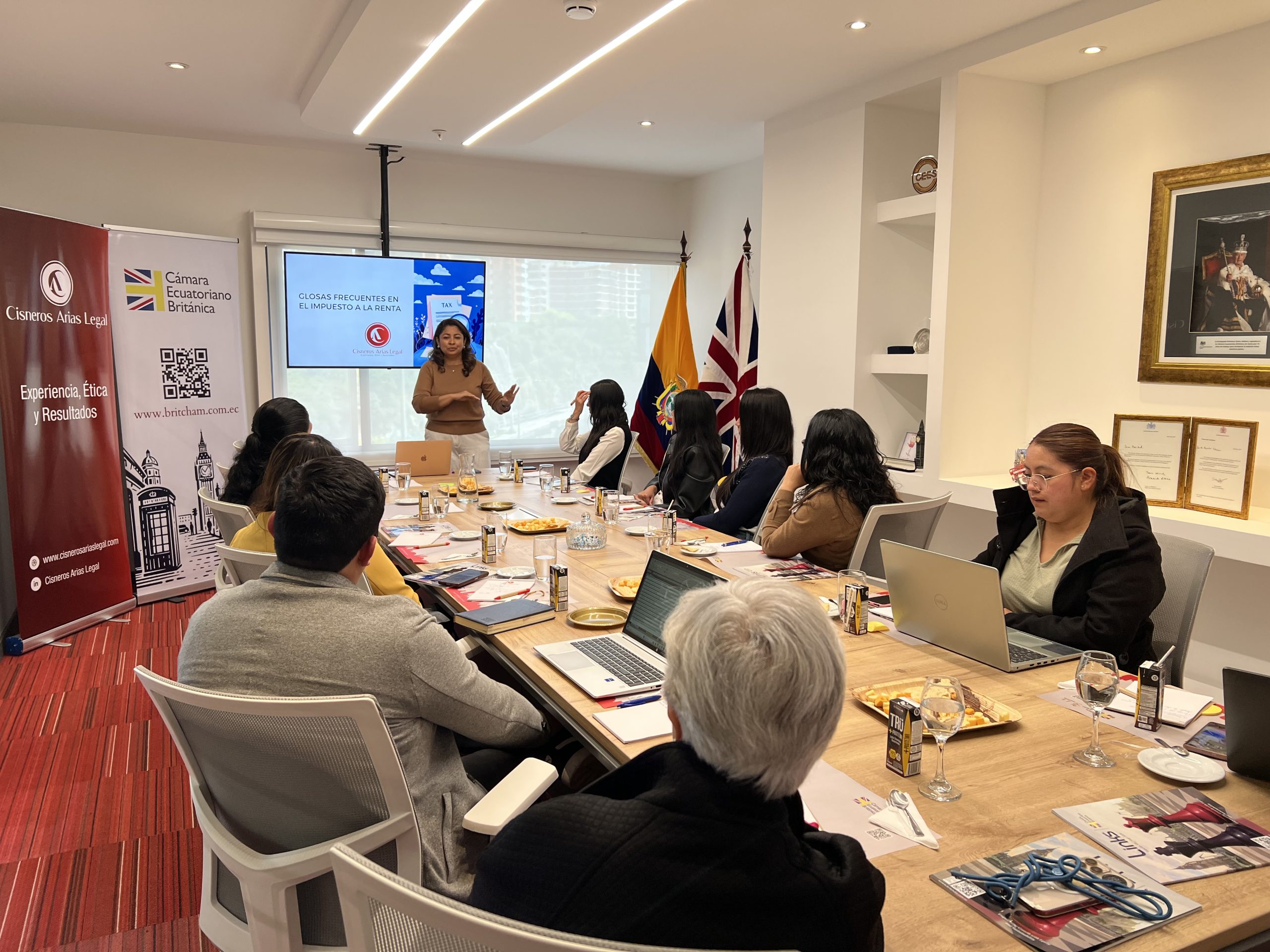 Números Asociados y Servicios