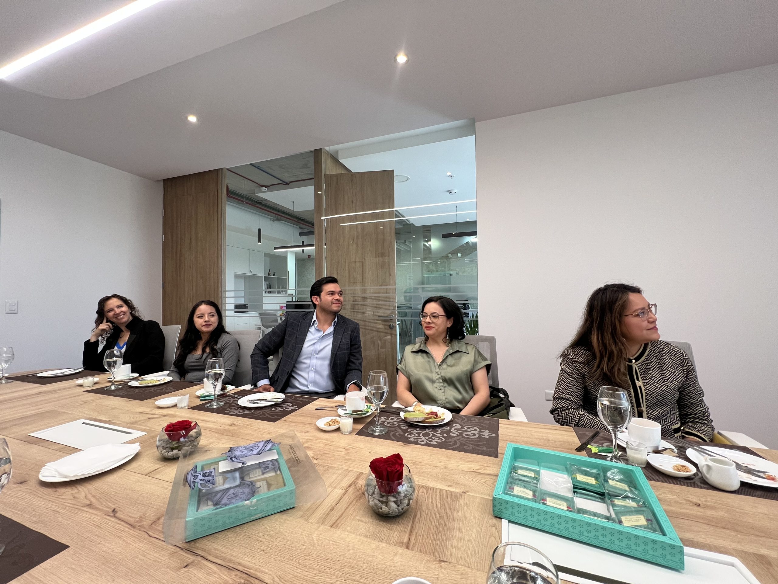 Números Asociados y Servicios