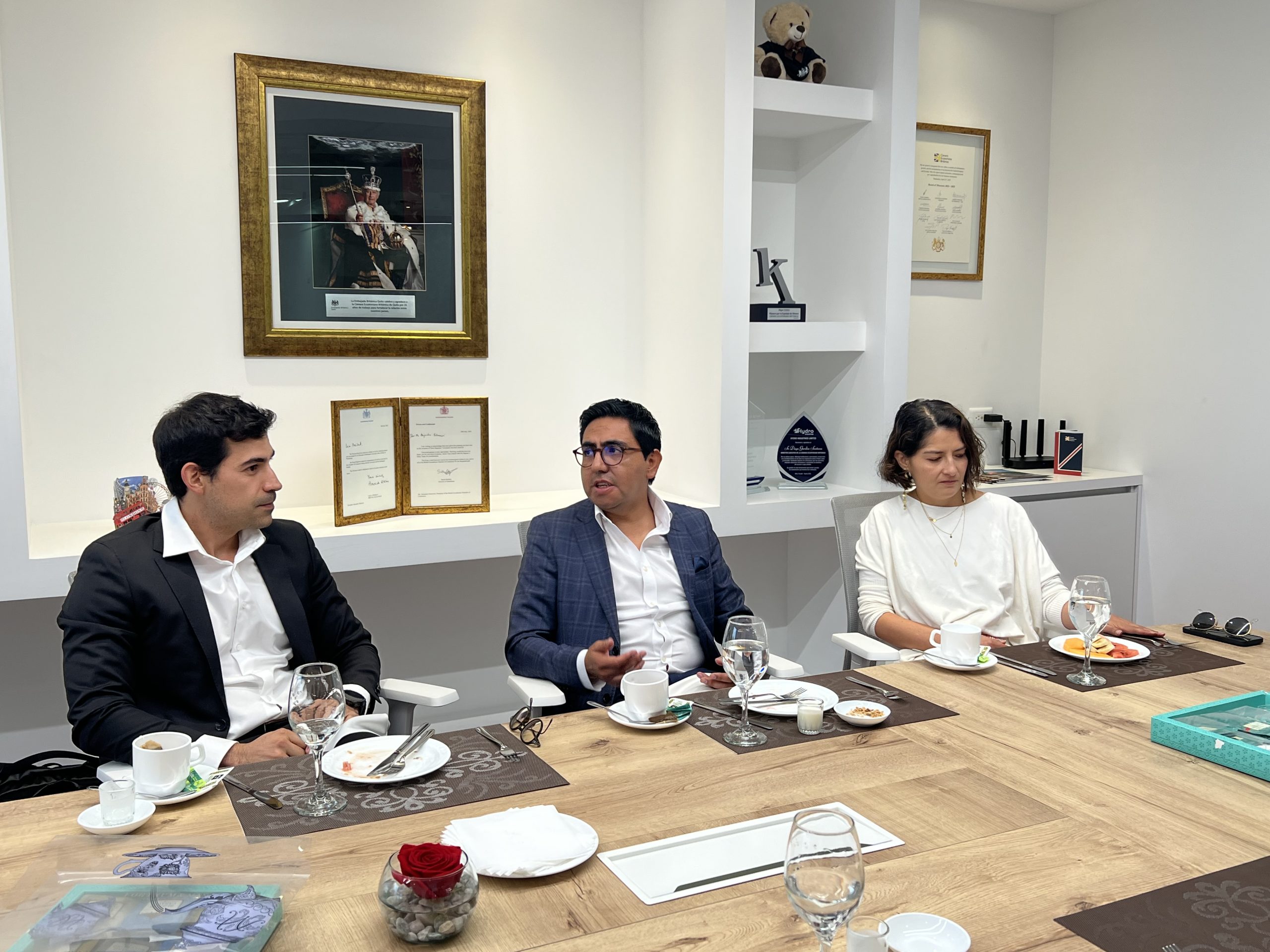 Números Asociados y Servicios