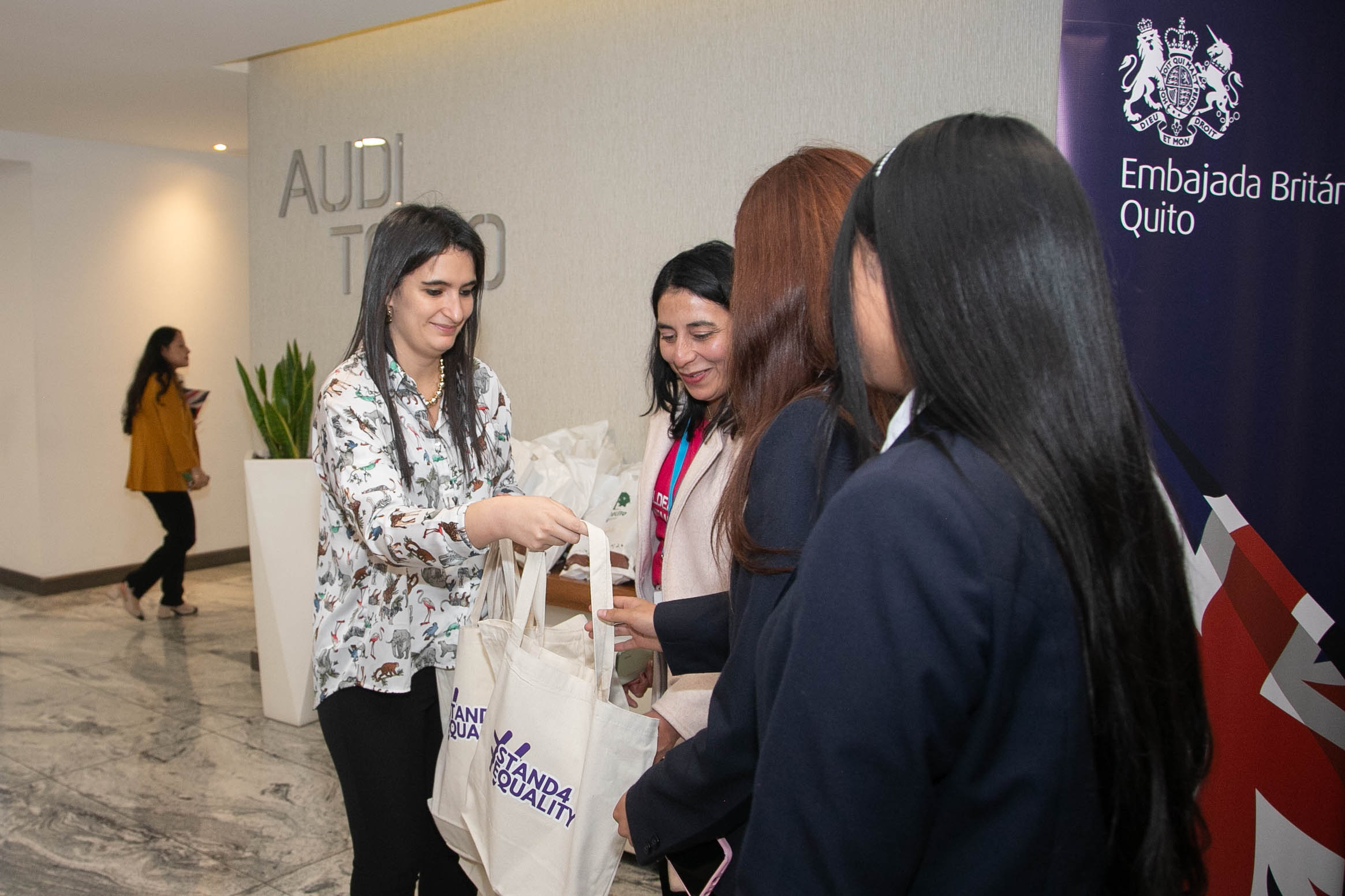 Números Asociados y Servicios