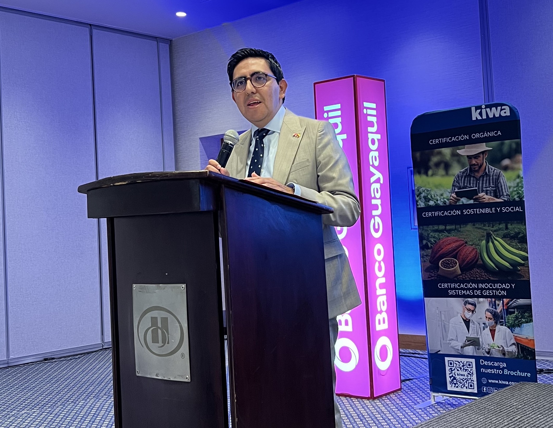 Números Asociados y Servicios