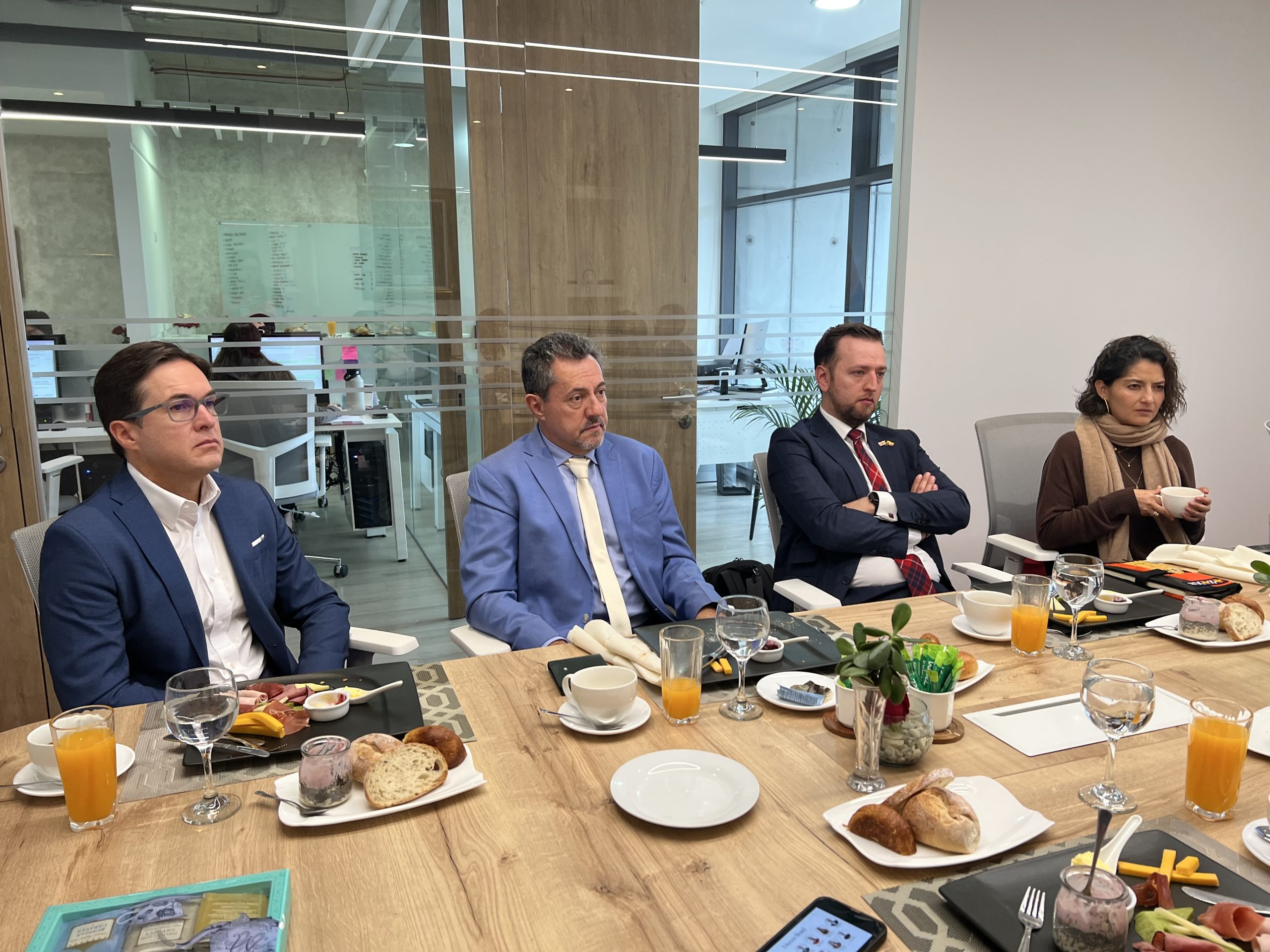 Números Asociados y Servicios