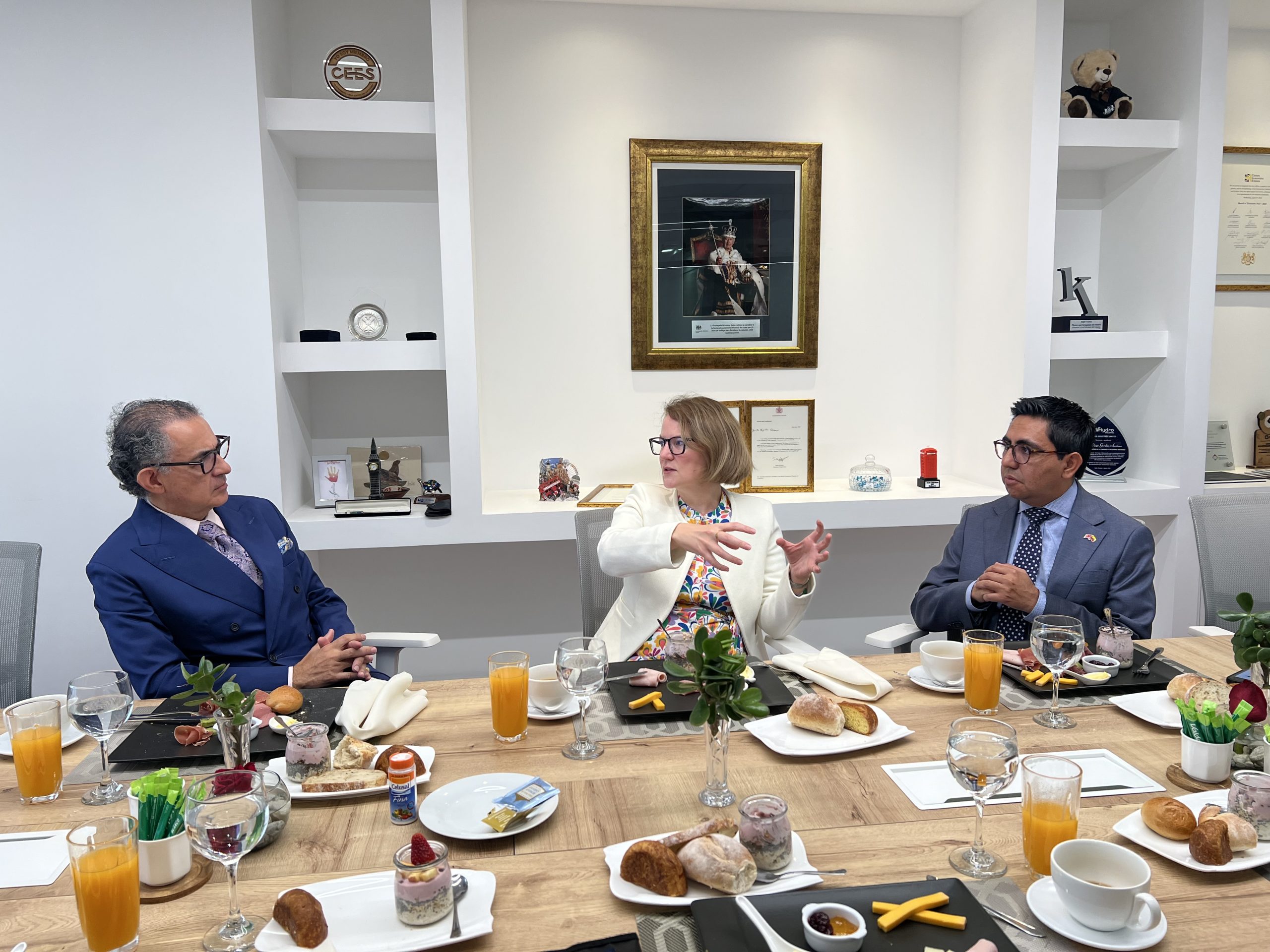 Números Asociados y Servicios