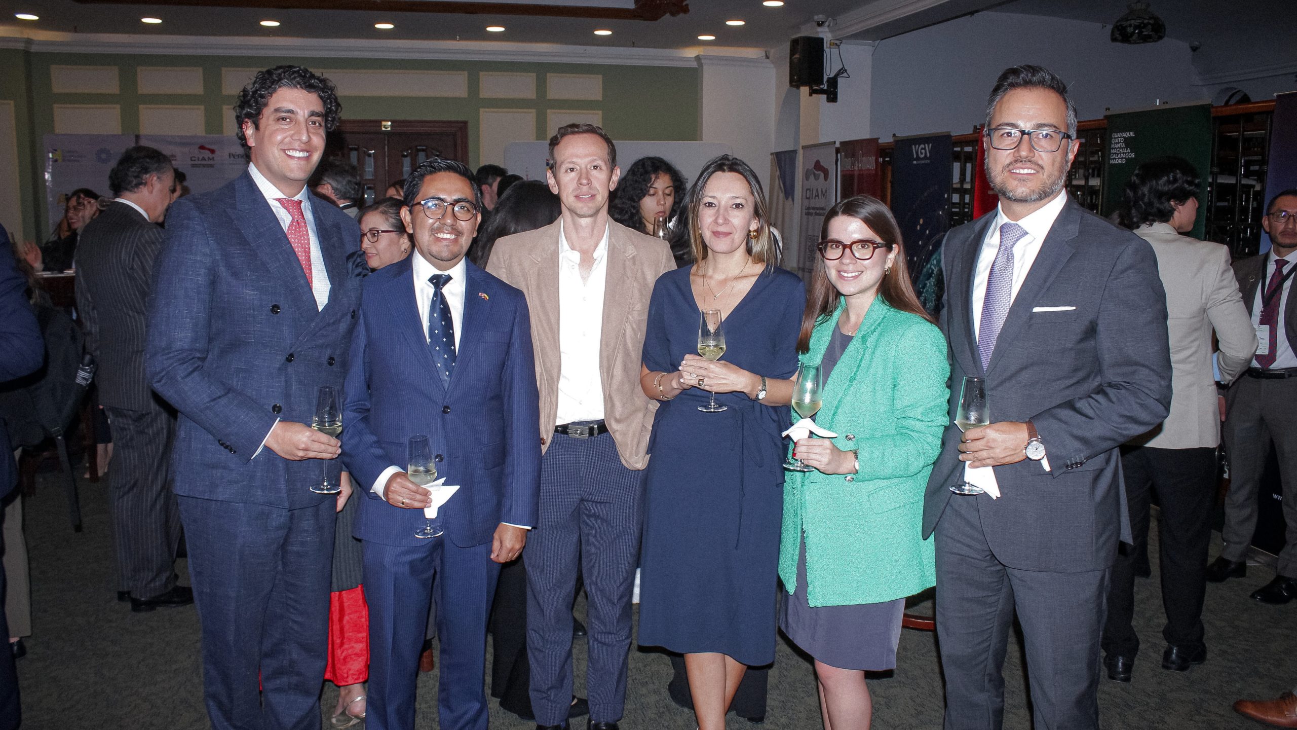 Números Asociados y Servicios