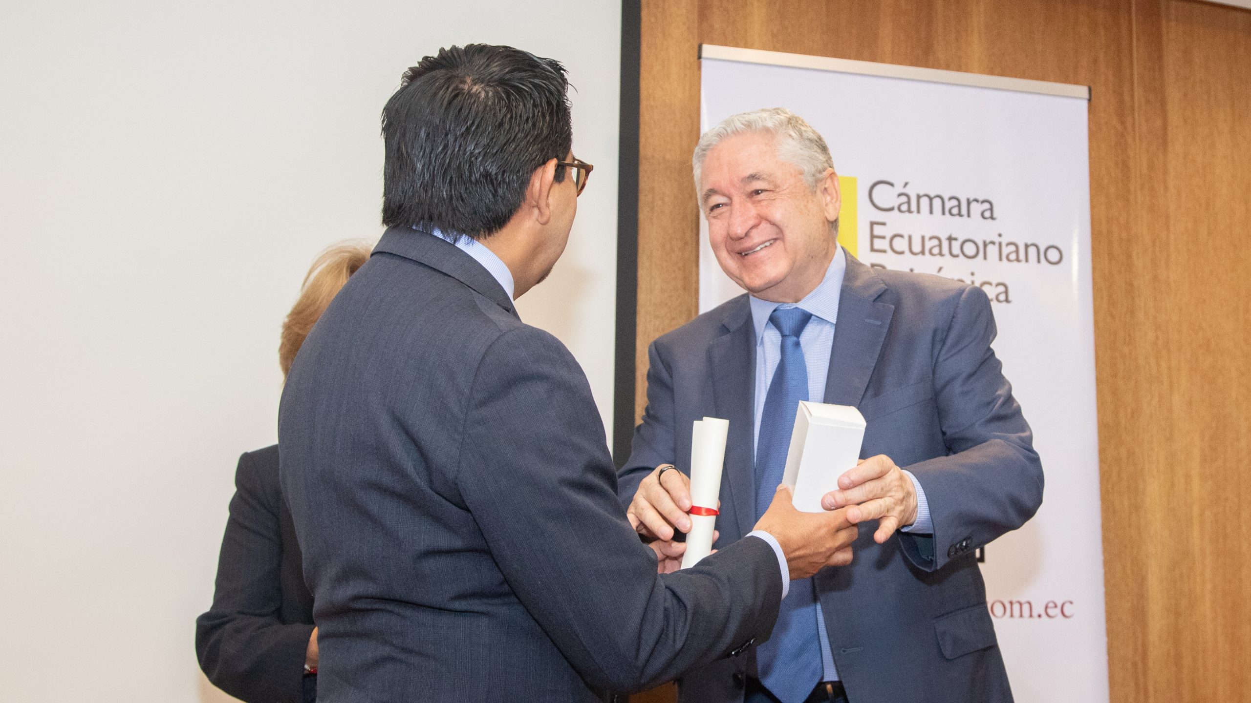 Números Asociados y Servicios