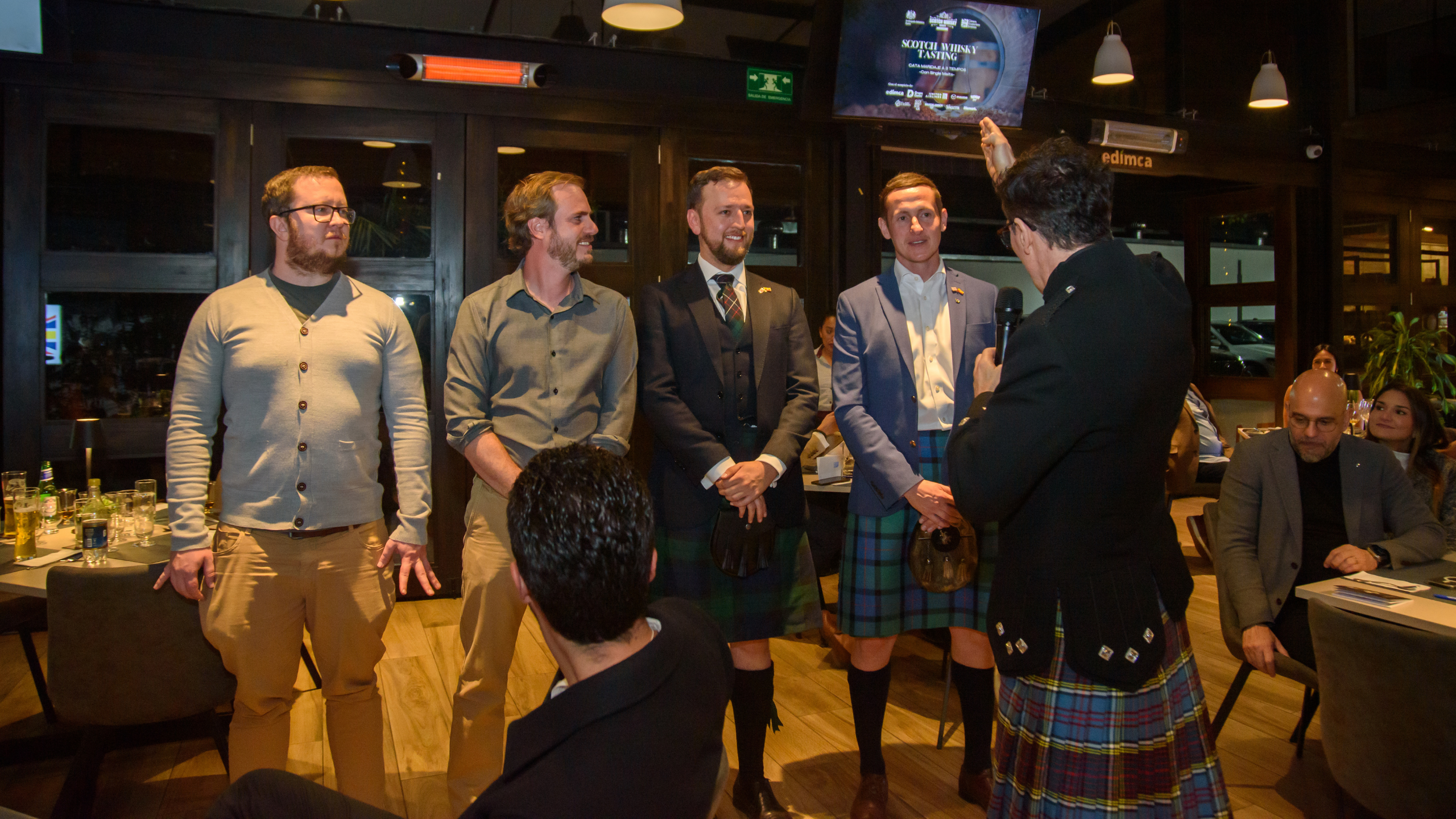 Números Asociados y Servicios