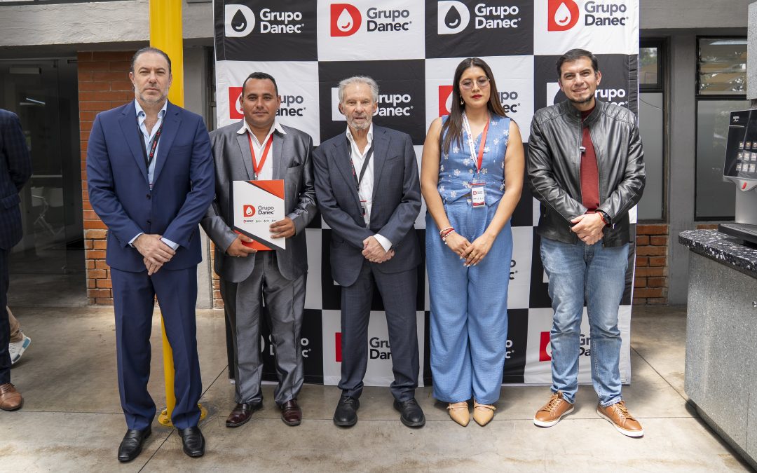 Palmeras del Ecuador de Grupo Danec Fortalece sus Relaciones Laborales con la Firma del Contrato Colectivo