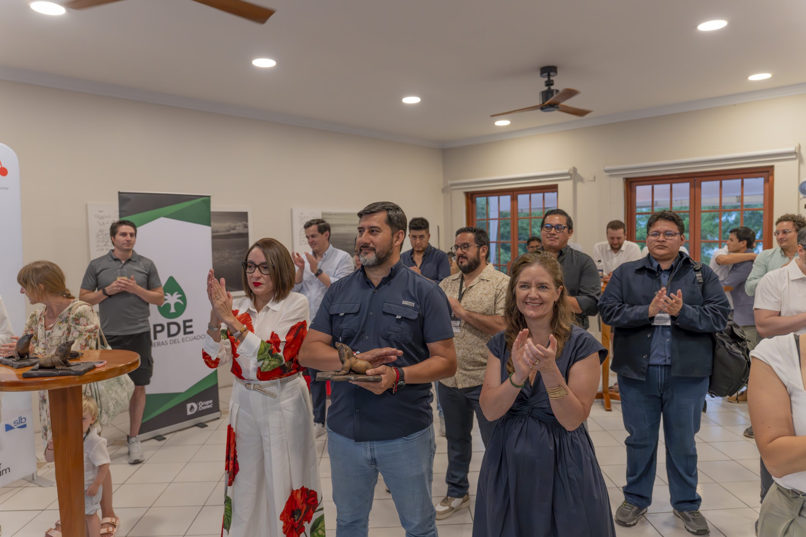Números Asociados y Servicios